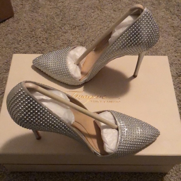 Vince Camuto -  'Ossie' d'Orsay Pump - PLATINUM - Picture 3 of 6